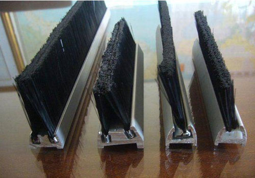 自动扶梯安全毛刷使用介绍