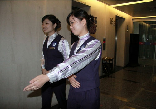 乘坐电梯的基本礼仪 一定要知道
