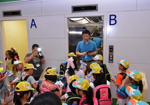 学会爱护电梯，您会更安全！