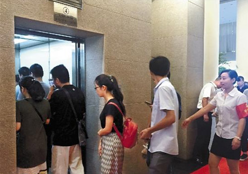 轿厢开关门时间和乘客出入轿厢时间