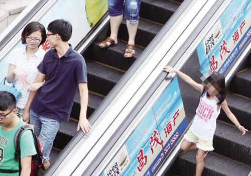 扶梯最易伤人部位？